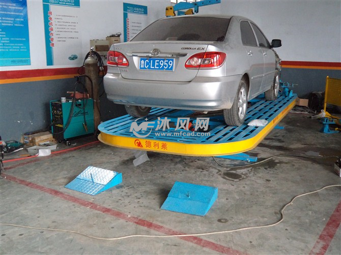 汽车大梁校正仪高清图片