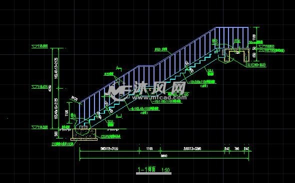 某二层建筑露台处室外钢梯