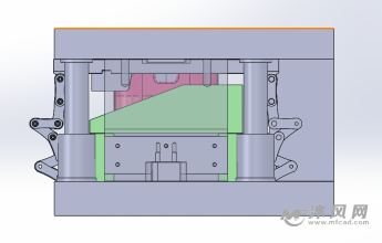 在线客服                 链条脱料模具,采用比较新颖的结构,根据