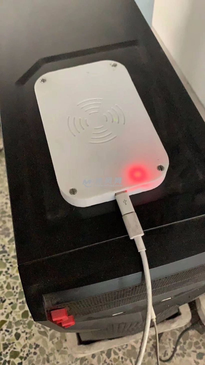 苹果手机无线充电盒