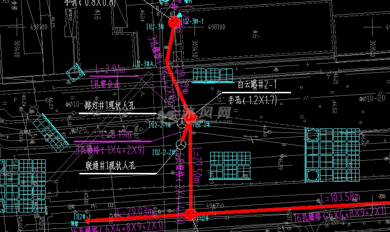 圖紙上主要標註了各種手孔,人孔,線路和各種型號柵格的長度和具體施工